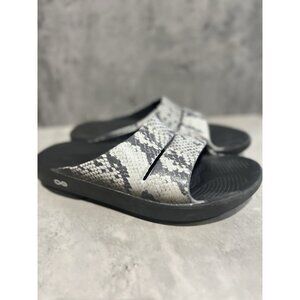 OOFOS Ooahh Slide Sandals Women's Size 11 W 9 M SnakeSkin Black & White